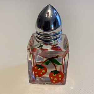 LAST CHANCE 🎁 Strawberry Mini Shaker